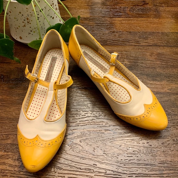 Modcloth Shoes - ModCloth Yellow and White Oxford Style Kitten Heel